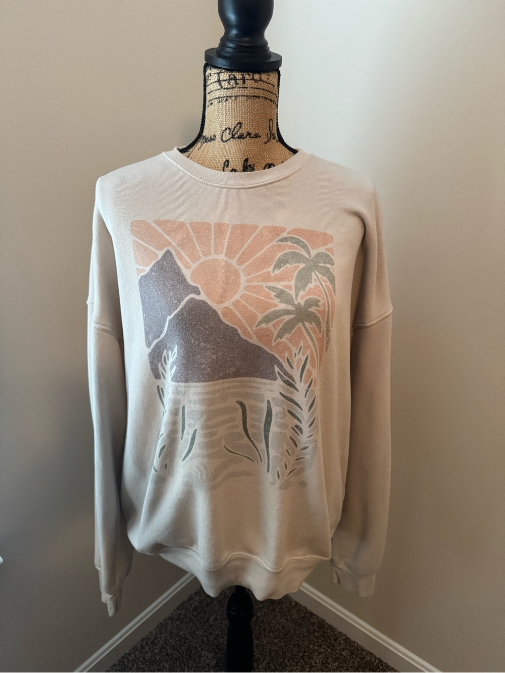 mountain moverz- Beige Graphic Crewneck Sweatshirt - Mountain Sunset